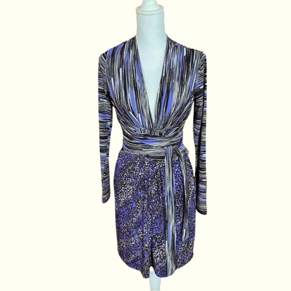 BCBG Max Azria Long Sleeve Mixed Pattern Deep Neckline Dress Size Small